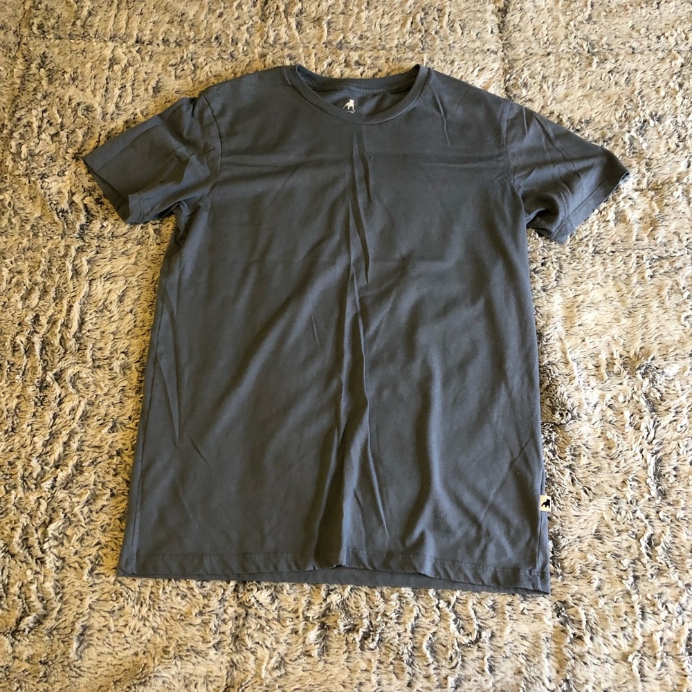 Regular plain T-shirt from cuidado con el perro just a lil wrinkly